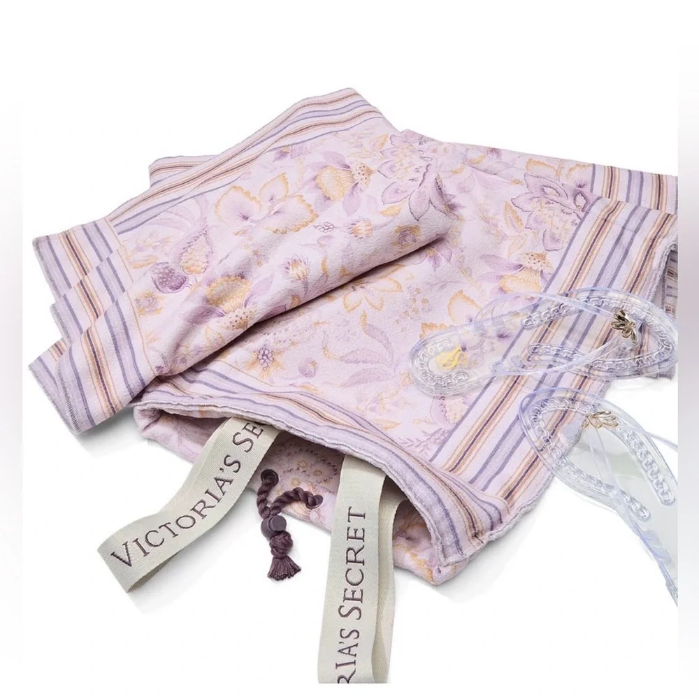 NEW Beach Towel Backpack Convertible Victoria’s Secret, Purple Flowers